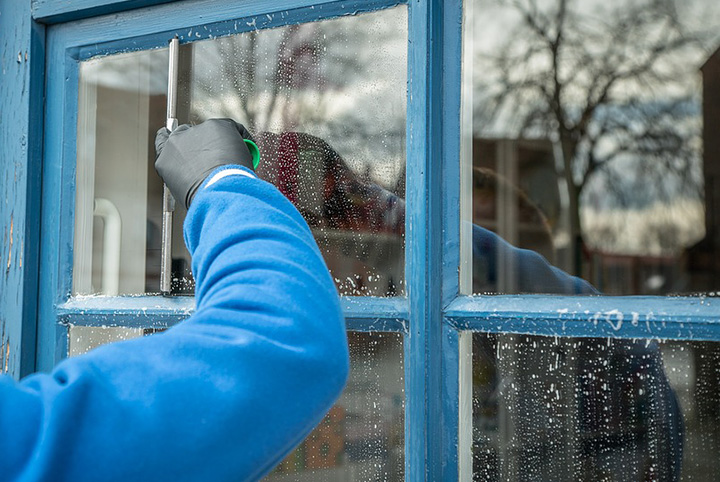 Window cleaner